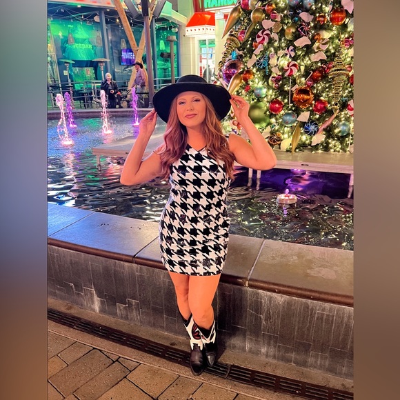 Meet your Posher, Jessica - Picture 8 of 9